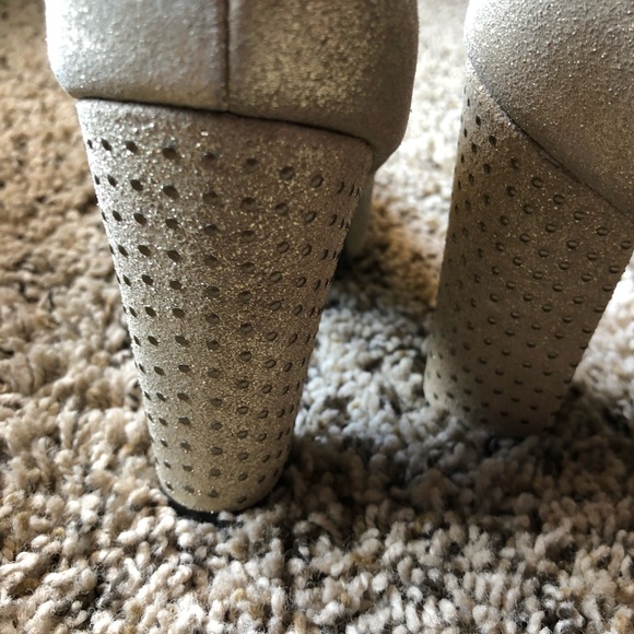 New Studded heel pumps - Picture 8 of 8